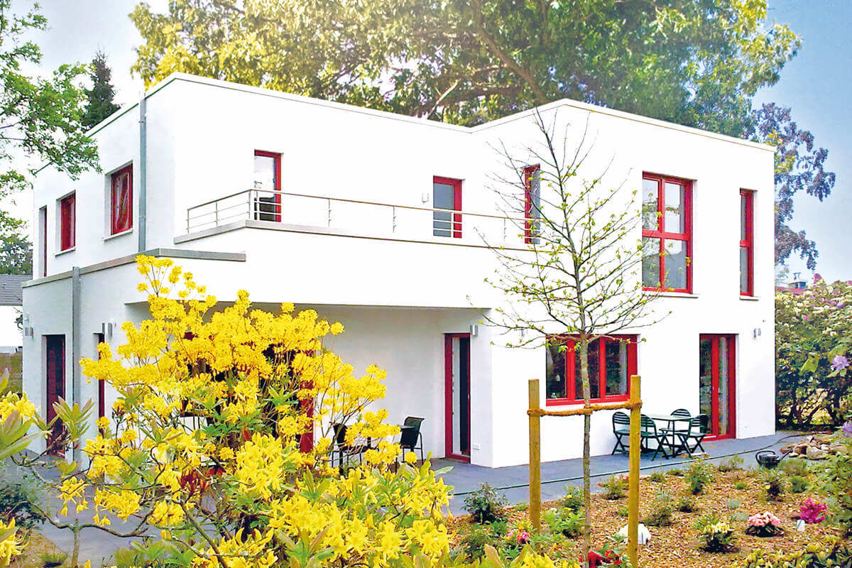 Ein Einfamilienhaus als Bauhaus / Flachdachhaus  massiv gebaut mit über 160 qm Grundriss in Hannover, Burgwedel.