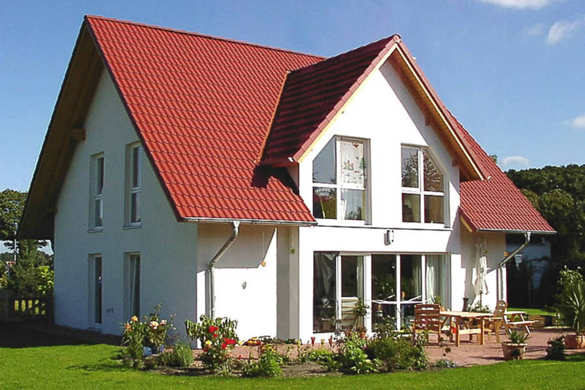 Ein Einfamilienhaus als Landhaus massiv gebaut mit knapp 140 qm Grundriss in Hannover, Burgwedel.